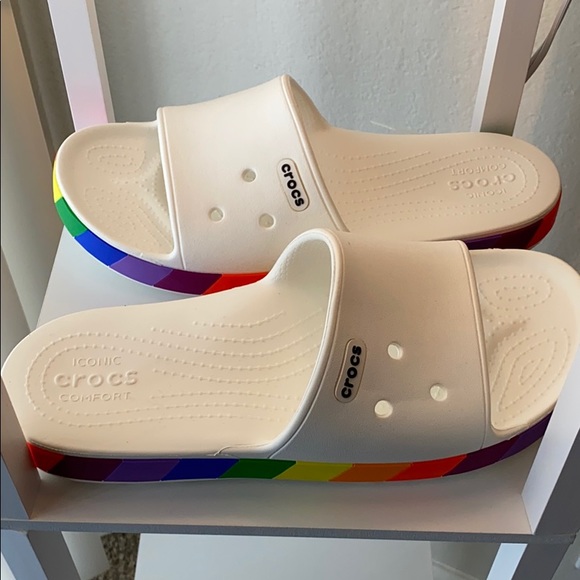 Womanâs limited edition Crocs rainbow block slides - Picture 3 of 9